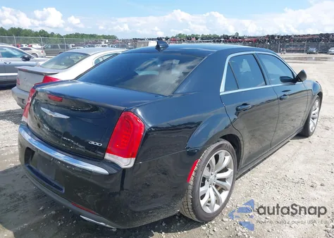 2017 Chrysler 300 Limited z USA, uszkodzony, nr VIN 2C3CCAAG9HH647028